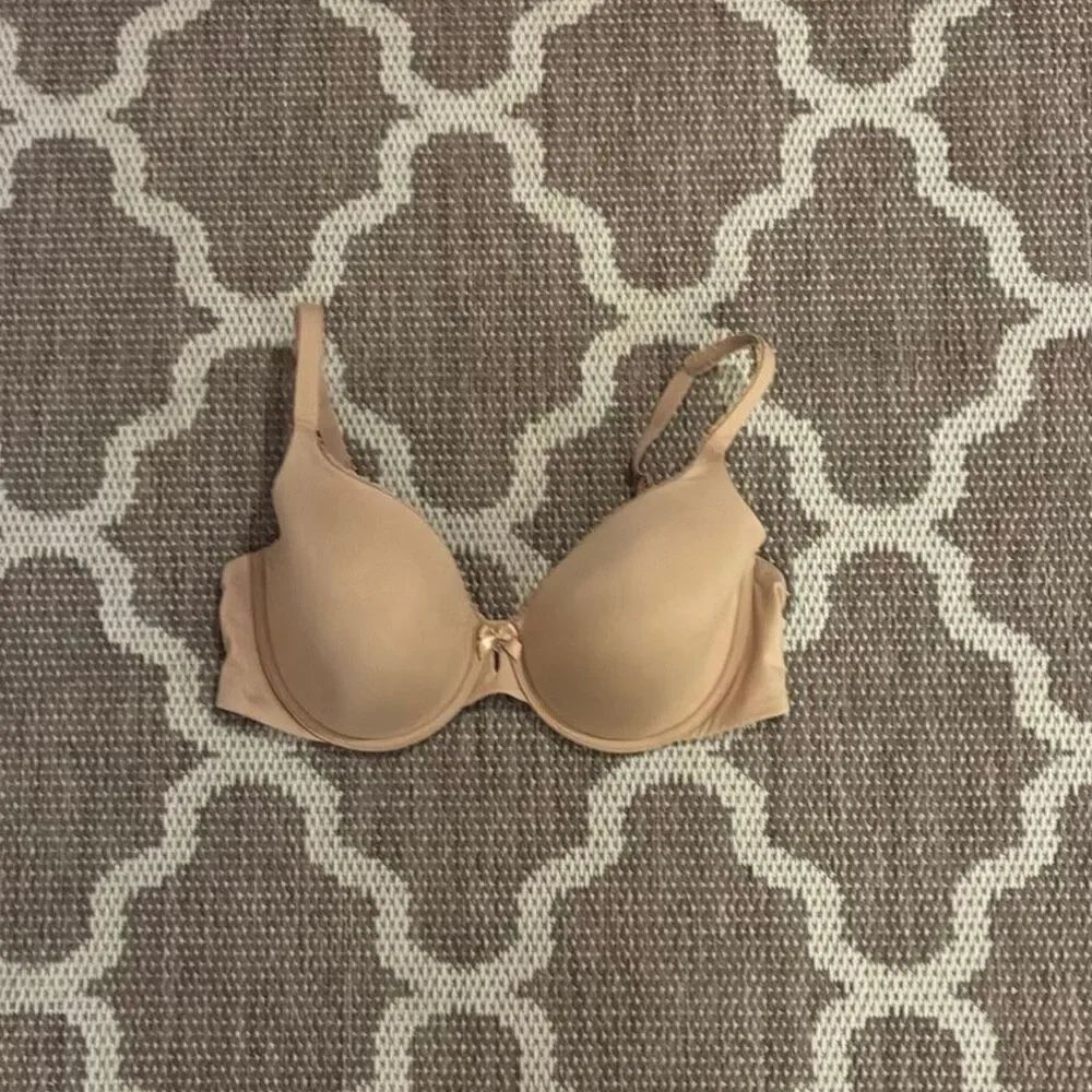 Victoria’s Secret body by Victoria lined perfect coverage bra size 38D